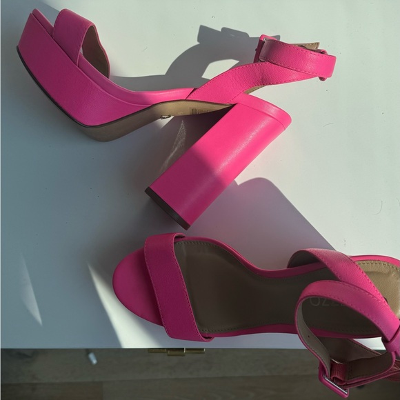 AREZZO BRAND NEW NEON PINK PLATFORM 💕 - Picture 6 of 11